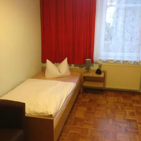 Deutsches Haus Hotel *