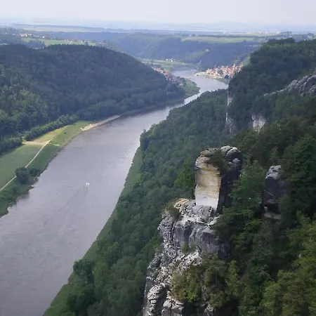 Deutsches Haus Hotel *