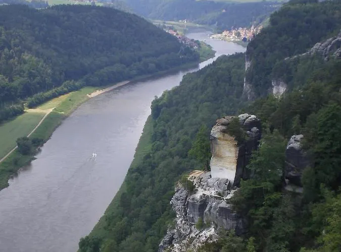 Deutsches Haus Hotel *